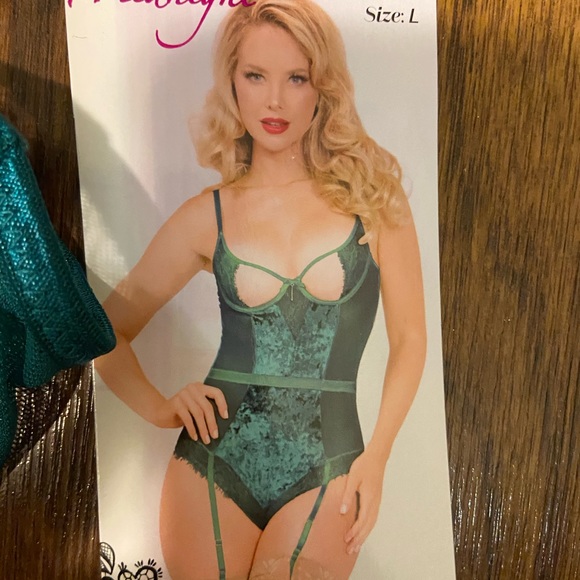 Lingerie - Picture 2 of 2